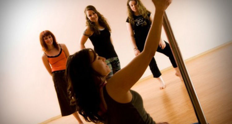 wieczor-panienski-nauka-pole-dance